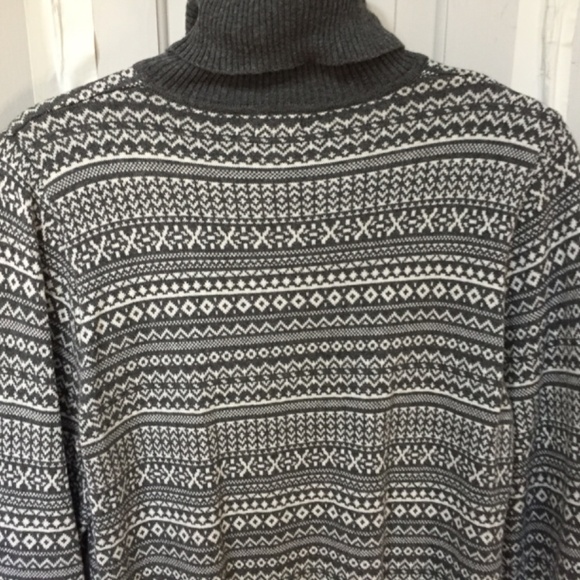 L.L. Bean Gray Patterned Turtleneck Sweater - Picture 14 of 16